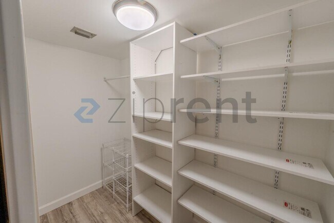 Building Photo - Unit C110