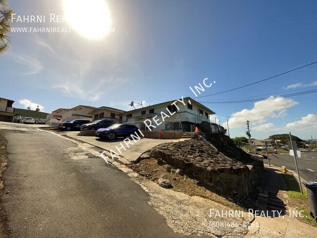 Building Photo - 1009 Maluna St