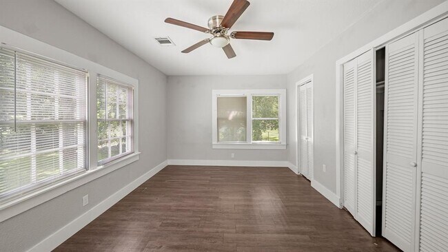 Building Photo - 1164 3 Rd St