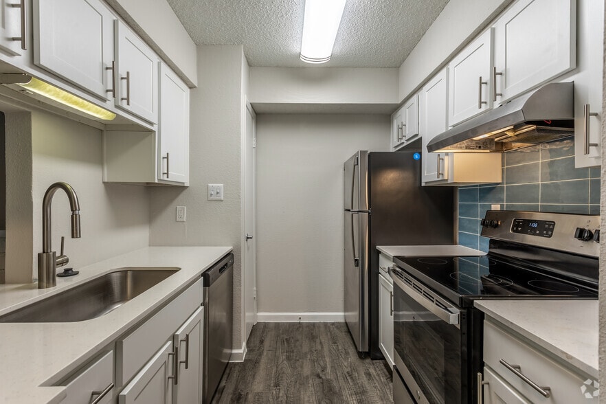 3BR, 2BA - 1024SF C-2R - Kitchen - Oaks at Duck Creek