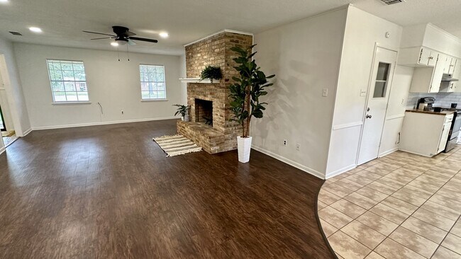 Building Photo - South Tyler! Beautifully Updated 3 Bedroom...