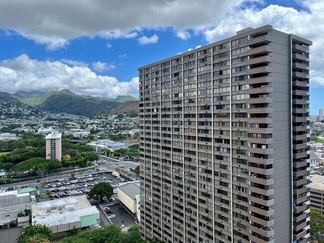 Building Photo - Kukui Plaza: Renovated 1 Bed, 1 Bath Condo...