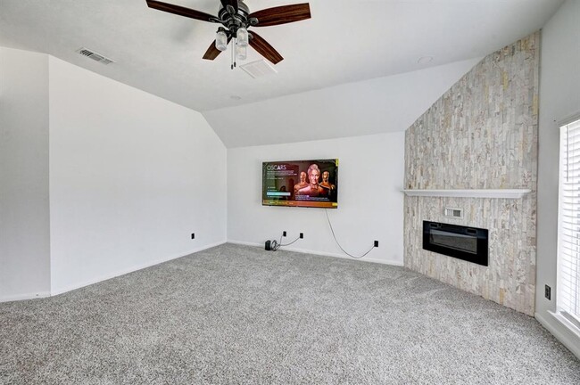 Building Photo - 12915 Stratford Heights Dr