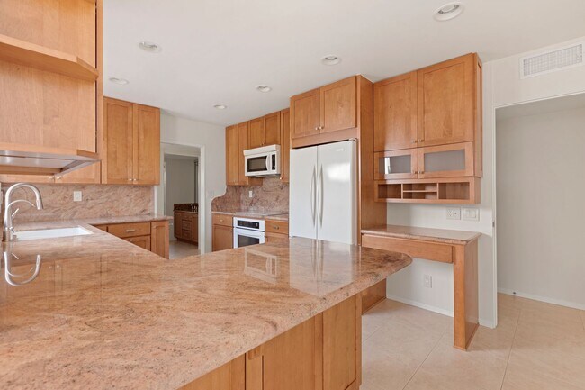 Building Photo - Stunning Mid-Century Modern 4 BR 3 BA with Bonus Room and Office