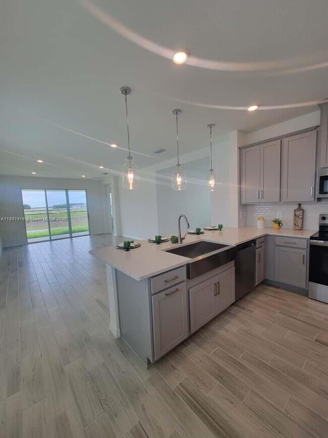 Building Photo - 5727 Gingham Dr