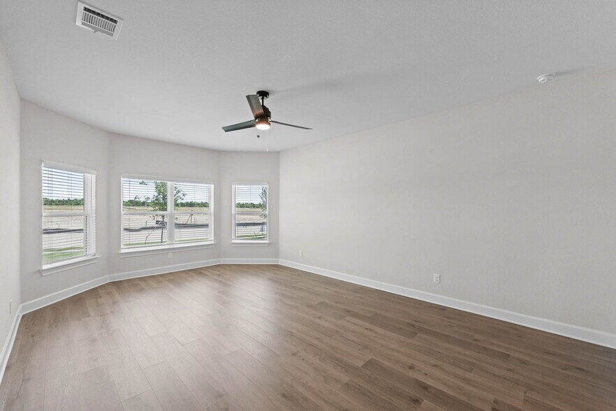 Building Photo - 244 Live Oak Ln
