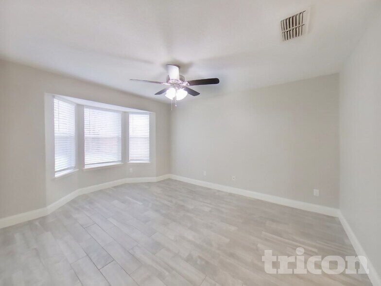 Building Photo - 8778 Fieldside Dr S