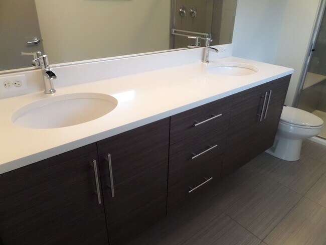 Building Photo - Immaculate and LARGE 4-Bedroom Home in Unb...