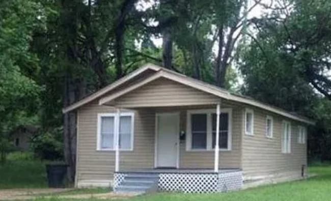 Primary Photo - 144 E Gregg St