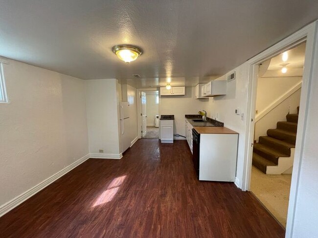 Building Photo - Adorable 2 bed 2 Bath home in Downtown Gre...