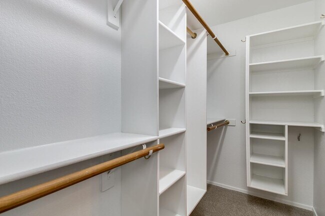 Building Photo - 9648 E Sheena Dr