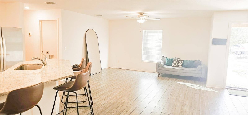 Building Photo - 271 Begonia Ln