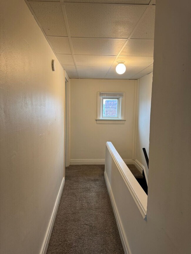 Building Photo - 1559 W King St