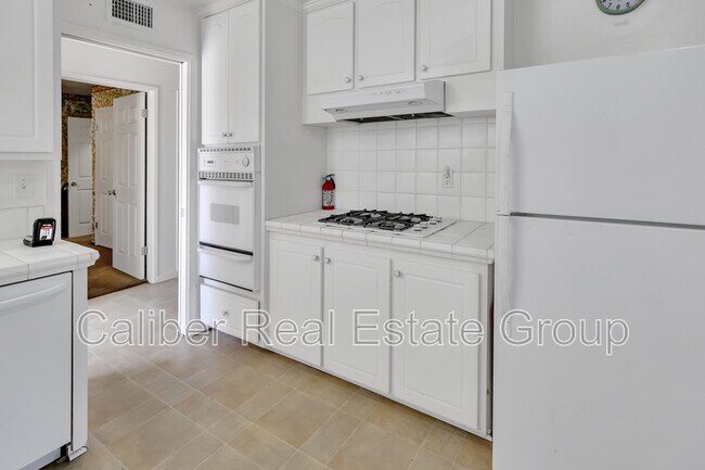 Building Photo - 518 N Carousel Pl