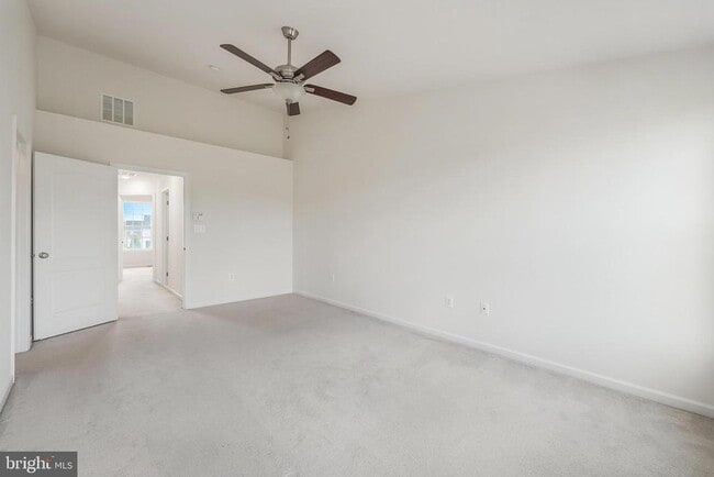 Building Photo - 43190 Loudoun Reserve Dr