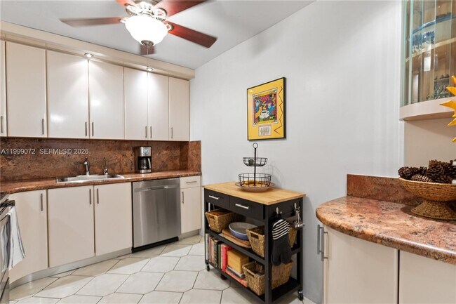 Building Photo - 3800 S Ocean Dr