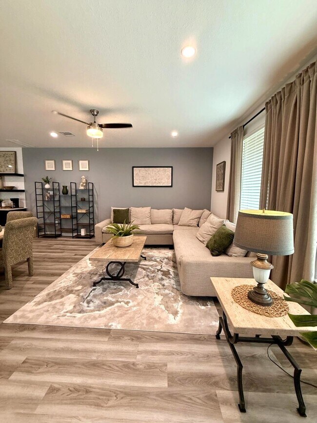 Building Photo - 12308 Greenwood St