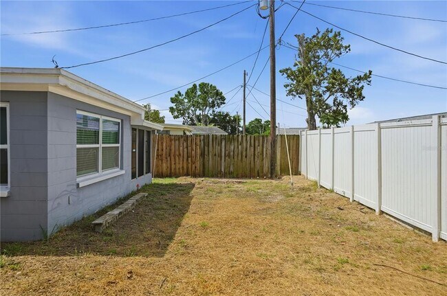 Building Photo - 3301 Rosefield Dr