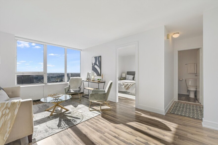 Building Photo - 3930 N Pine Grove Ave