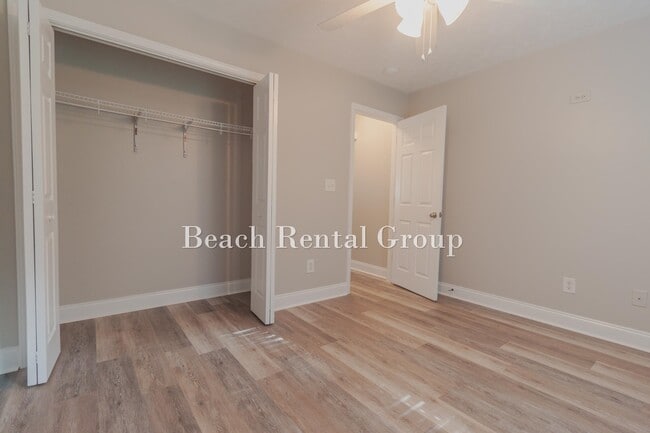 Building Photo - 204 Macarthur Dr