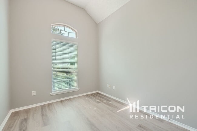 Building Photo - 115 Mulberry Ln