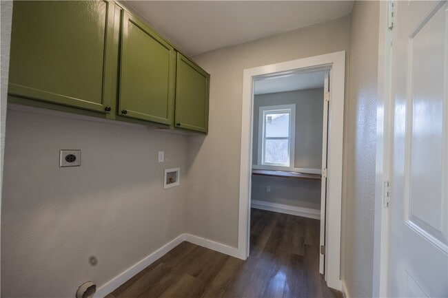 Building Photo - 17 Dillow Dr