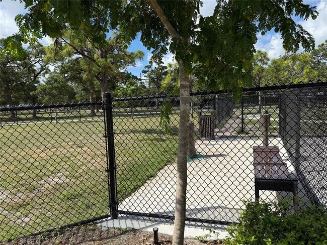 Building Photo - 602 NE 38th St