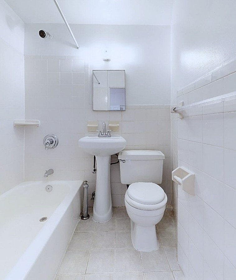 Building Photo - Central Park West