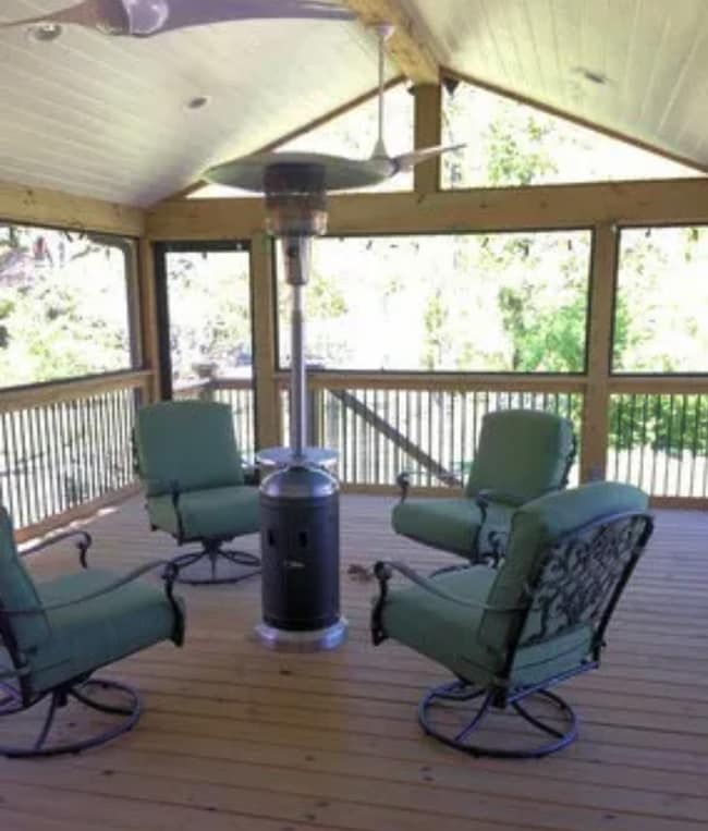 Building Photo - Updated 3 bed 2 bath. Garage and screened porch