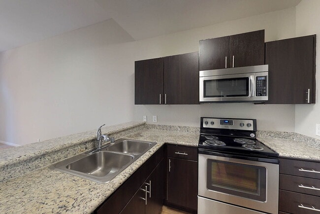 Building Photo - Fountains at River Oaks