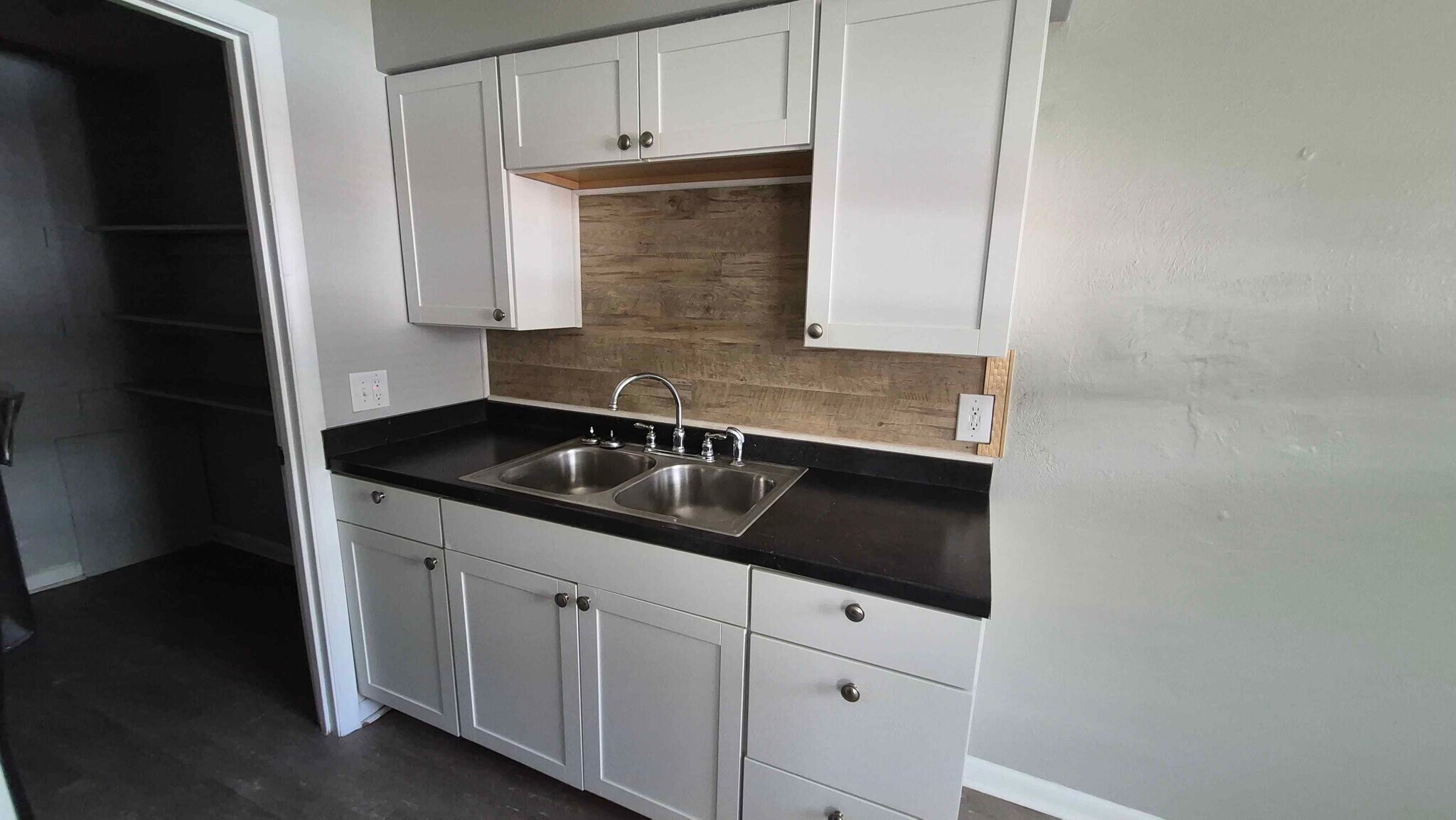 Building Photo - 262 E Nottingham Rd