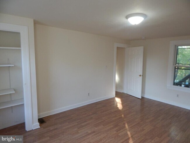 Building Photo - 133 Mill St