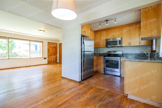 Building Photo - 5905 NE 30th Ave