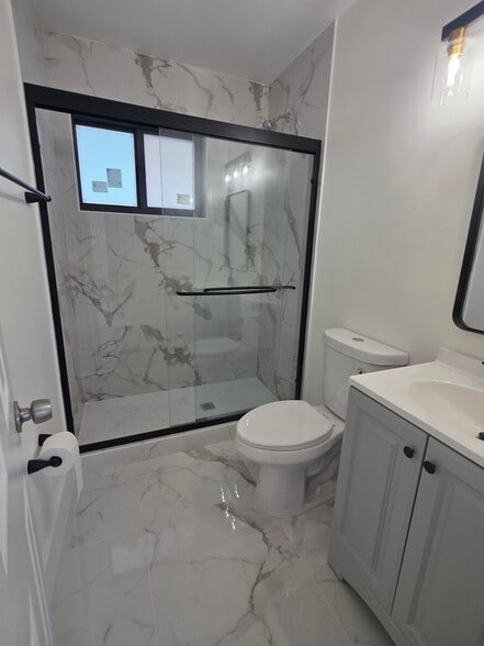 Building Photo - 443 NW 23rd Pl