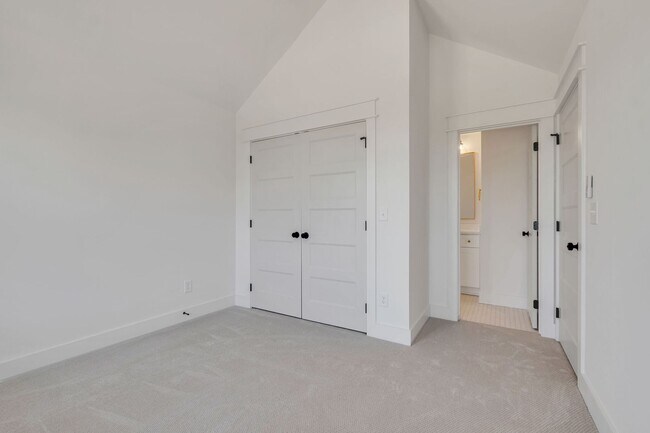 Building Photo - Bright and Airy Townhome at Maple Grove in East!