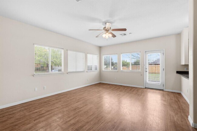 Building Photo - 601 Silver Wing Dr