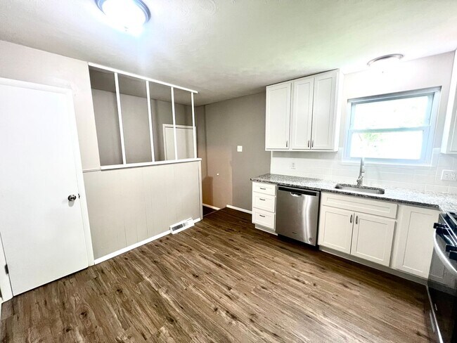 Building Photo - Charming 3 Bedroom Home in Florissant – Pr...