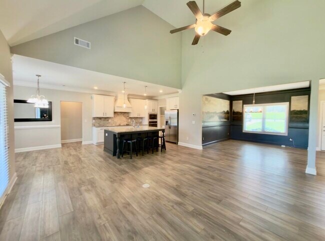 Building Photo - 121 Alexander Lakes Dr