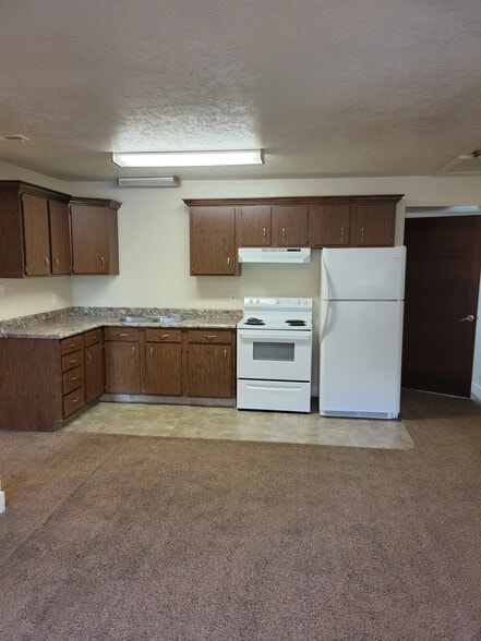 Building Photo - 215 E 100 N