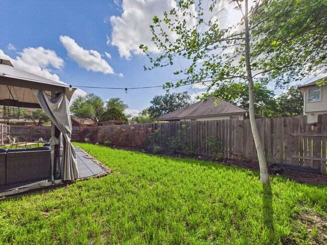 Building Photo - Charming Single-Story Retreat with Designer Finishes in South Austin