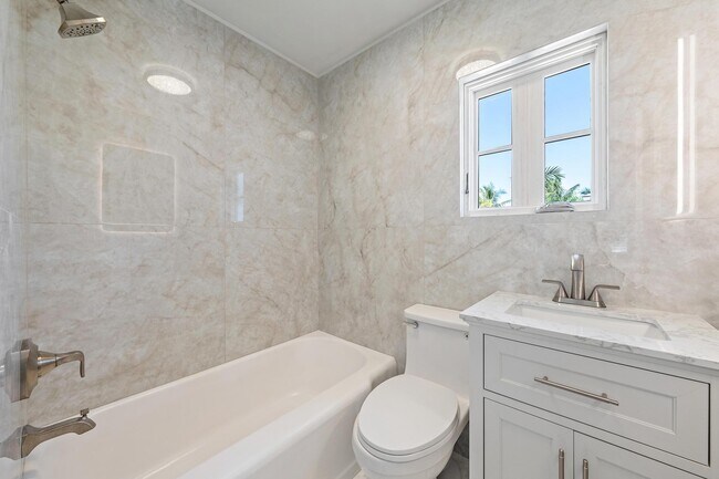 Building Photo - 306 Cordova Rd