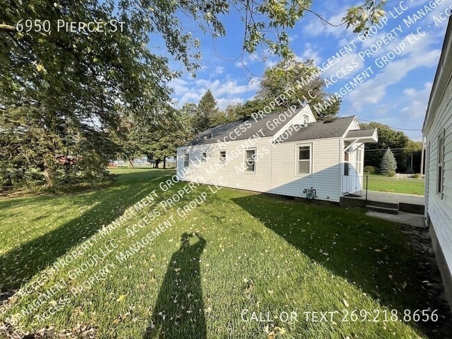 Building Photo - 6950 Pierce St