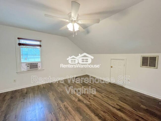 Building Photo - 411 Linkenborough Dr