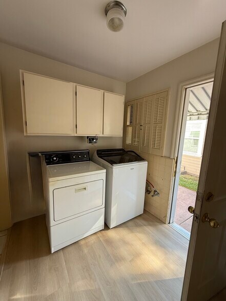 included washer and Dryer - 25 W Monterey Ave