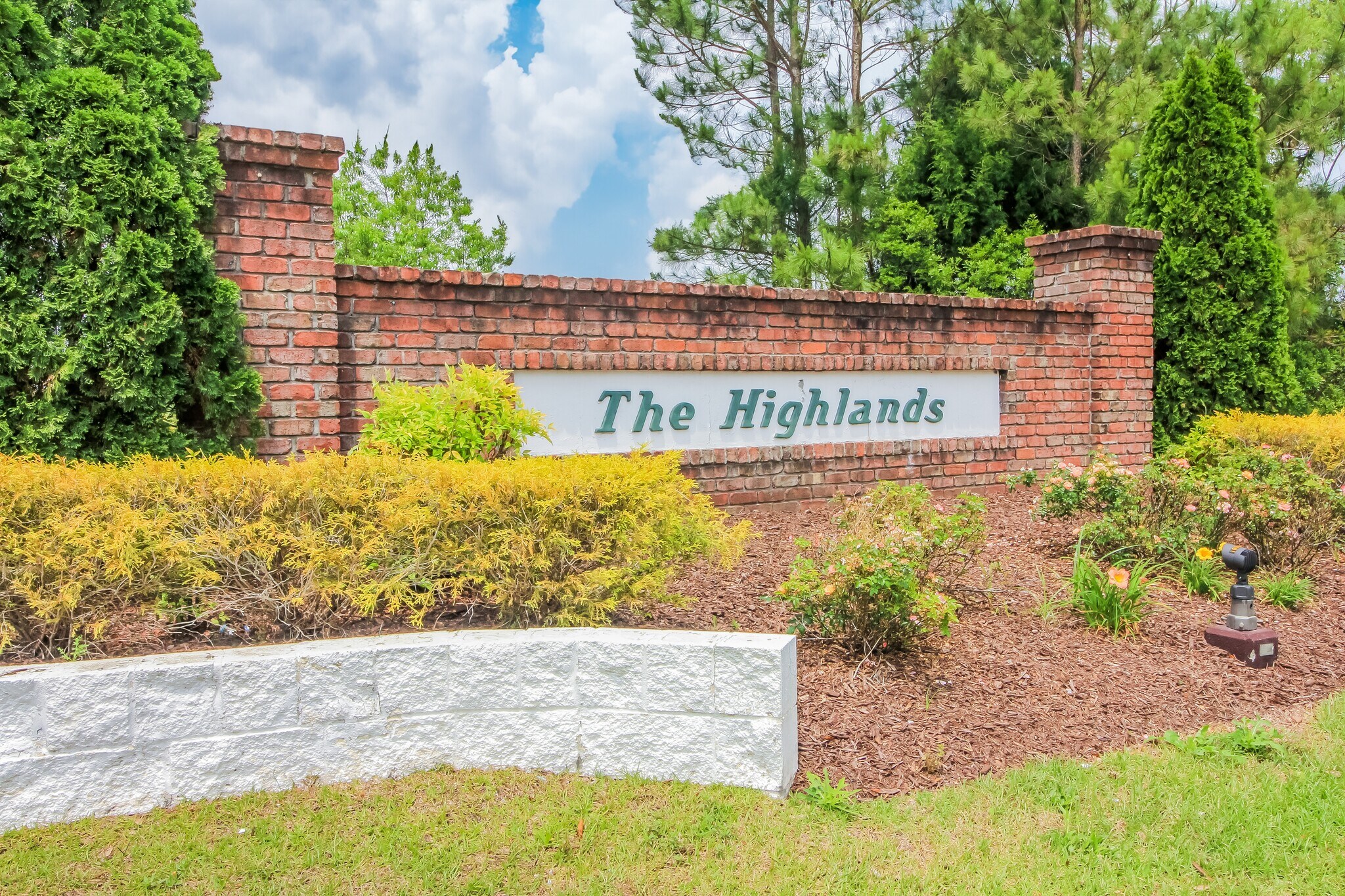 Building Photo - 200 Glenshee Ct