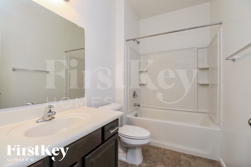 Building Photo - 3798 E Alamo St