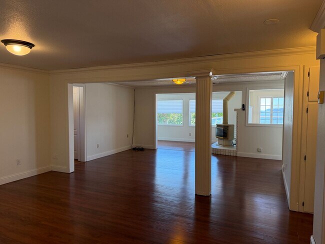 Building Photo - 2814 Mission Beach Heights Rd