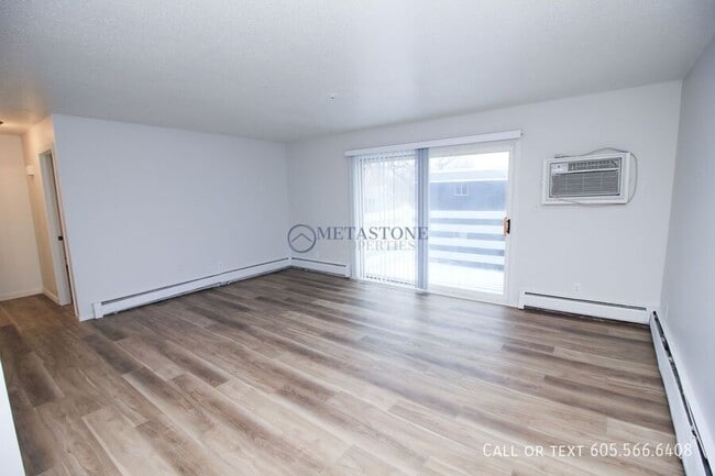 Building Photo - 308 S Lewis Ave