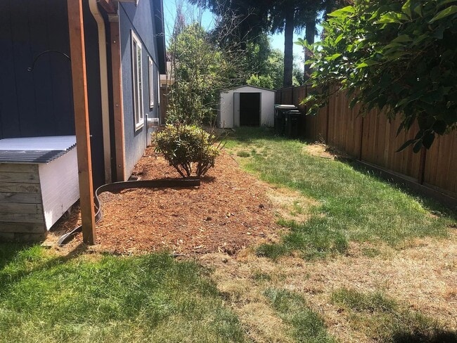 Building Photo - Spacious Single Level 3bd 2.75bath available Dec. 9th