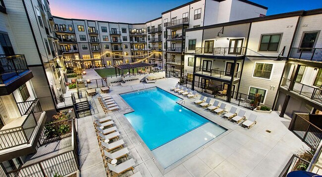 Building Photo - 1404 Lincoln Trace Cir